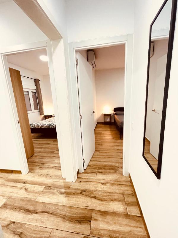 Apartamentos Tarradellas Sants Estació - image 8