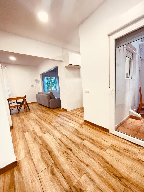 Apartamentos Tarradellas Sants Estació - image 9