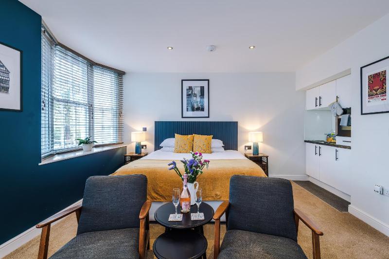 Riverside Studios in the Centre of Chester - image 20