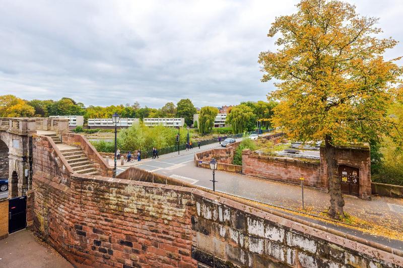 Riverside Studios in the Centre of Chester - image 48