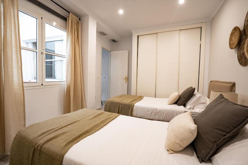 Stay U-nique Apartments Plaza Constitución - image 21