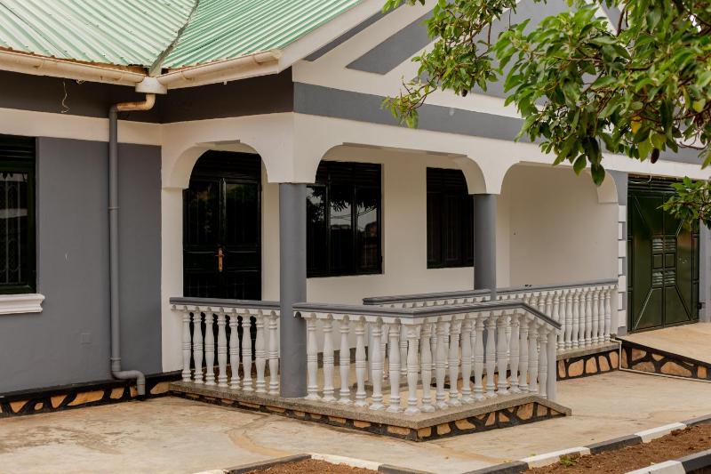 Paradise Pathways Family Home Lweza - image 2