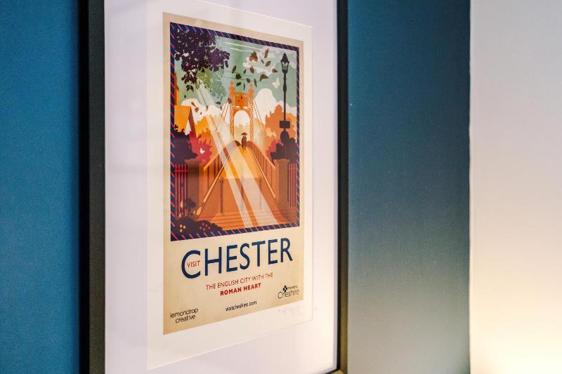 Riverside Studios in the Centre of Chester - image 43