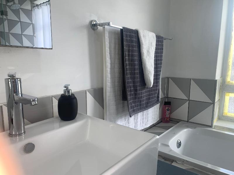 Warm & Luxury Stay at Maboneng with Kingbed HugeTV WiFi - image 14