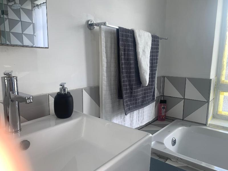 Warm & Luxury Stay at Maboneng with Kingbed HugeTV WiFi - image 8