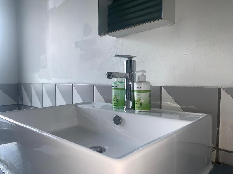 Warm & Luxury Stay at Maboneng with Kingbed HugeTV WiFi - image 12