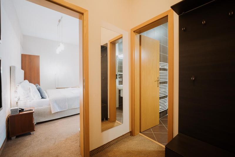 Hotel Rokoko Košice - free parking - image 29