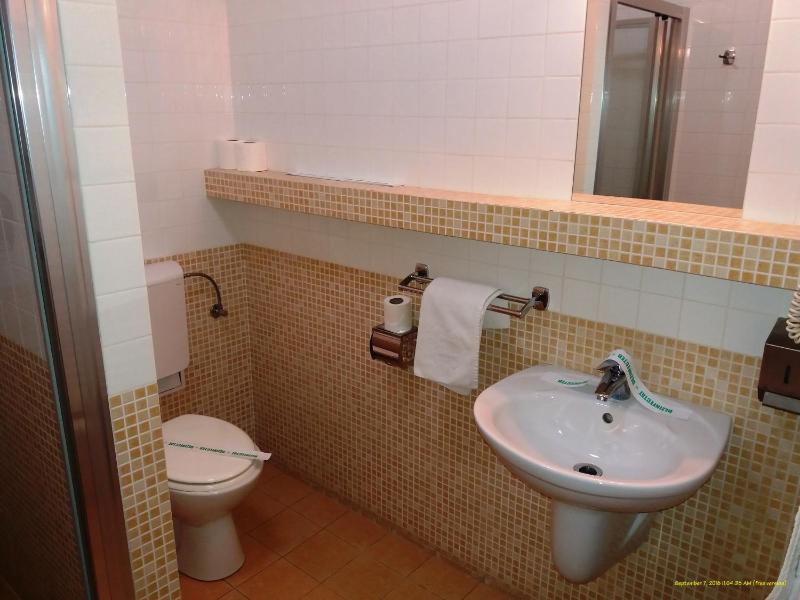 Double Room image 2