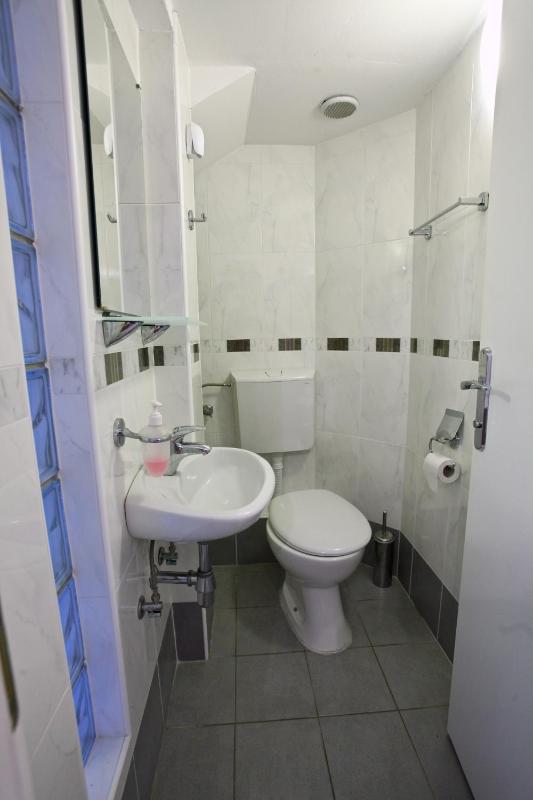 Two-Bedroom Apartment (6 Adults) image 3