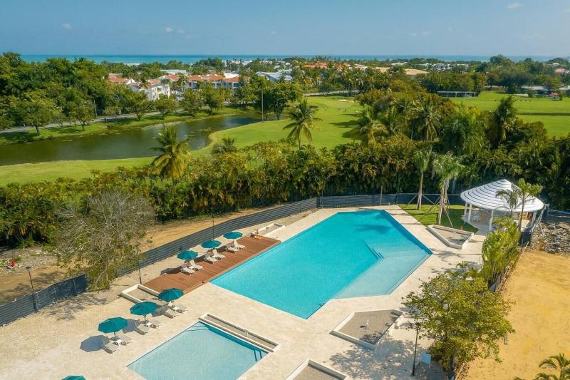 Cozy 2BD Condo Near Beach - image 27