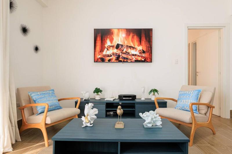 Cozy 2BD Condo Near Beach - image 19