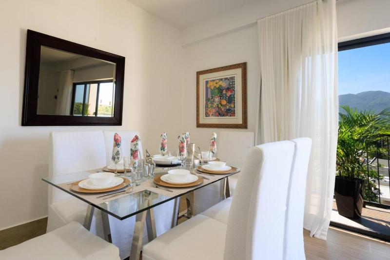 Cozy 2BD Condo Near Beach - image 4