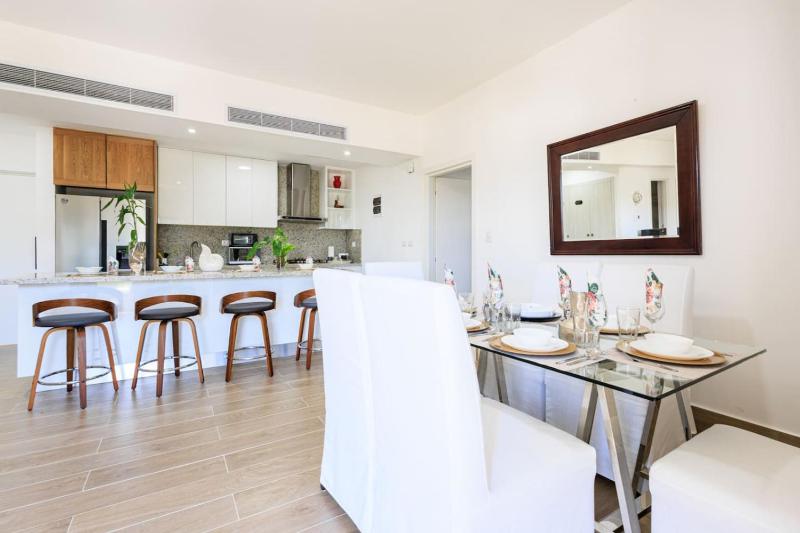 Cozy 2BD Condo Near Beach - image 15