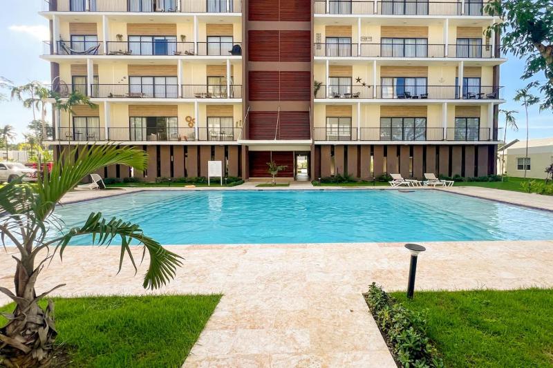 Cozy 2BD Condo Near Beach - image 28