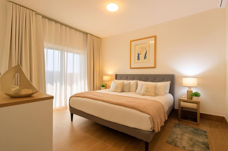 Cozy 2BD Condo Near Beach - image 14