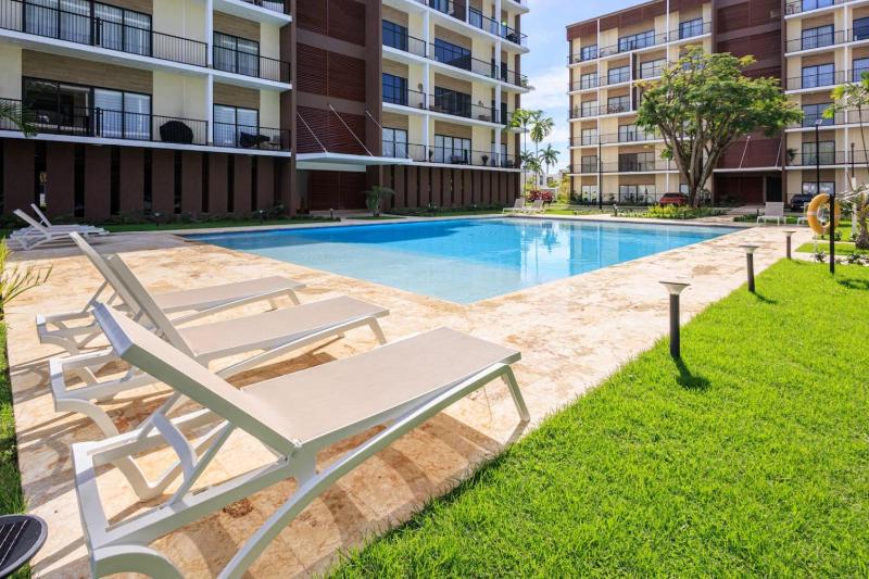 Cozy 2BD Condo Near Beach - image 46