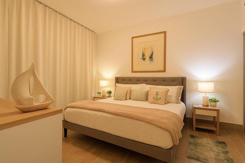 Cozy 2BD Condo Near Beach - image 31