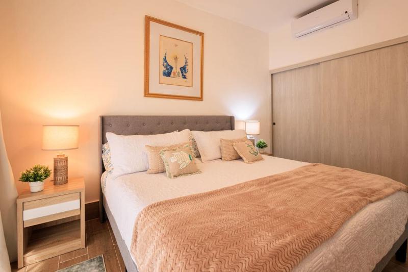 Cozy 2BD Condo Near Beach - image 8