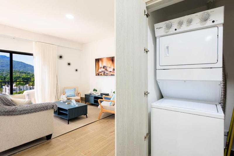 Cozy 2BD Condo Near Beach - image 33