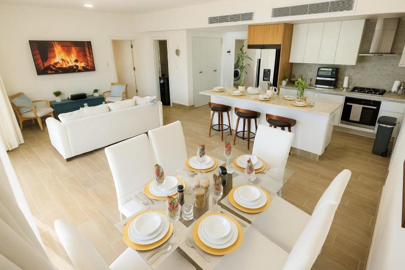 Cozy 2BD Condo Near Beach - image 36