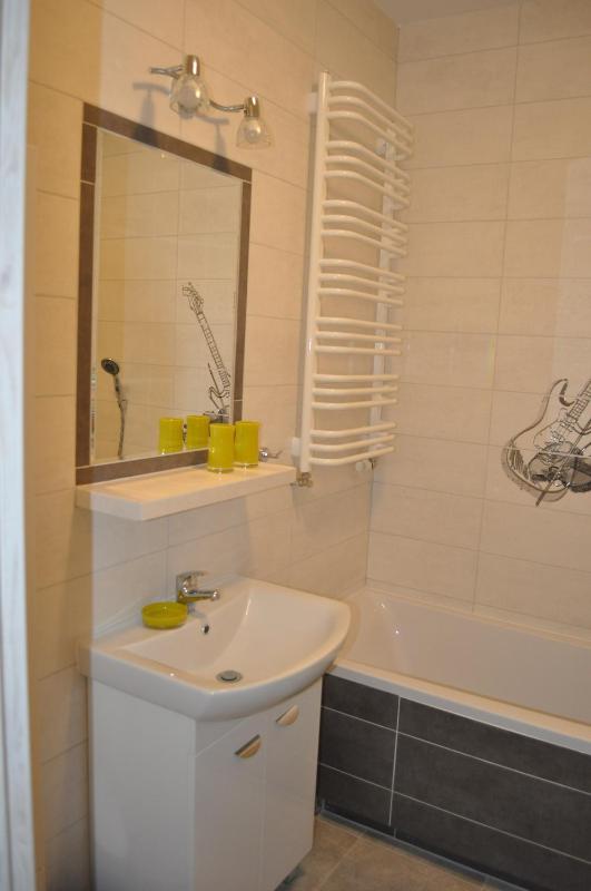 One-Bedroom Apartment image 2