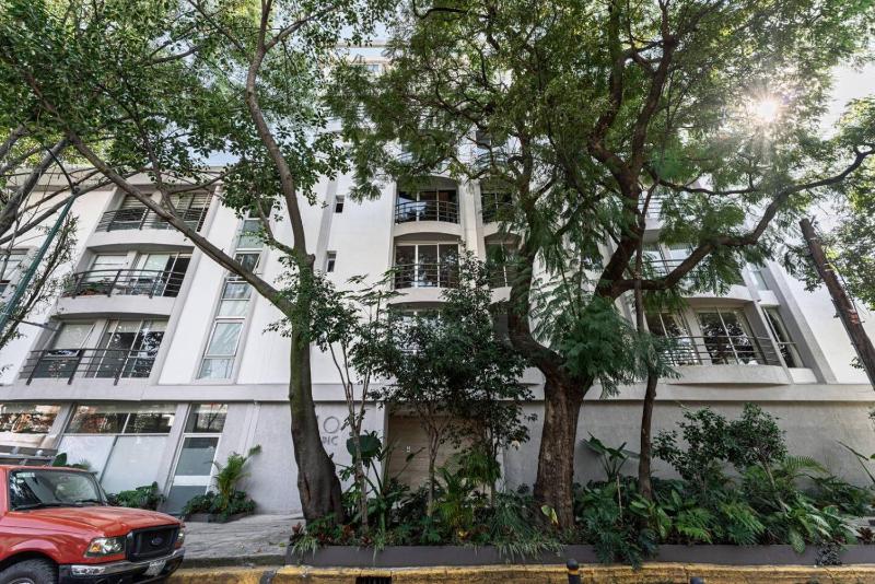 Private Balcony Home with Parking - image 8