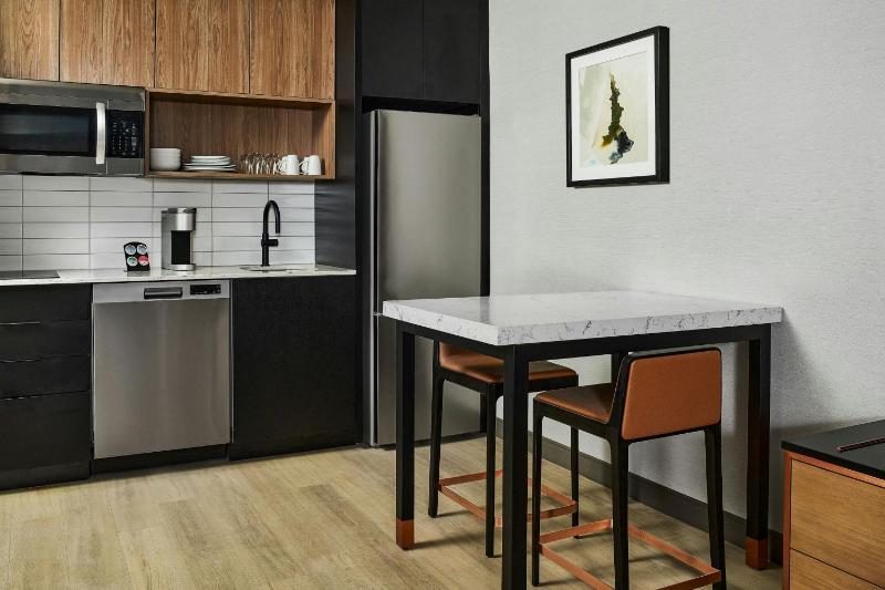 Apiary Hotel Belleview Station Denver - image 3