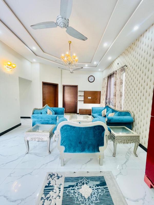 3 Beds Space with Privacy in Middle of DHA - image 2