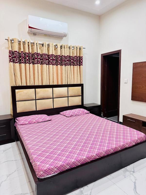3 Beds Space with Privacy in Middle of DHA - image 3