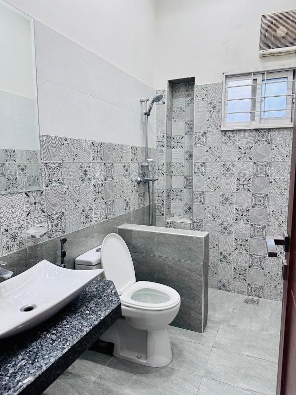 3 Beds Space with Privacy in Middle of DHA - image 6