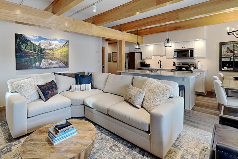 Timberline Condominiums 3 Bedroom Premier Unit B1A - image 1