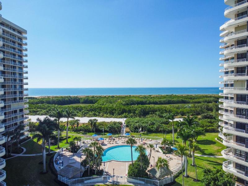 Beachfront apartment with stunning views & wraparound balcony - image 13