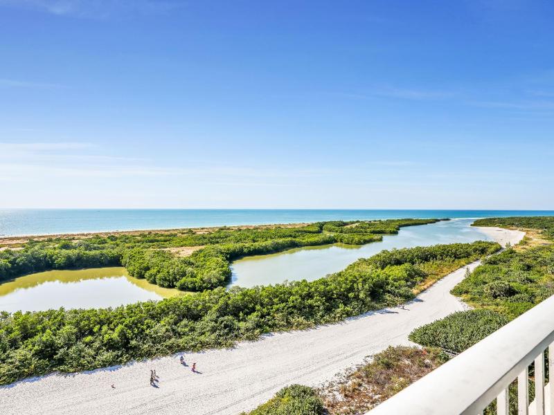 Beachfront apartment with stunning views & wraparound balcony - image 48