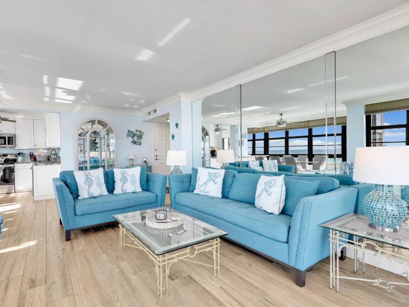 Beachfront apartment with stunning views & wraparound balcony - image 47