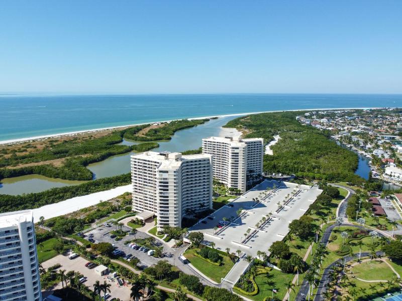 Beachfront apartment with stunning views & wraparound balcony - image 37