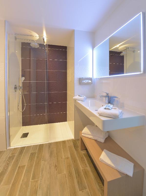 Superior Double Room image 3