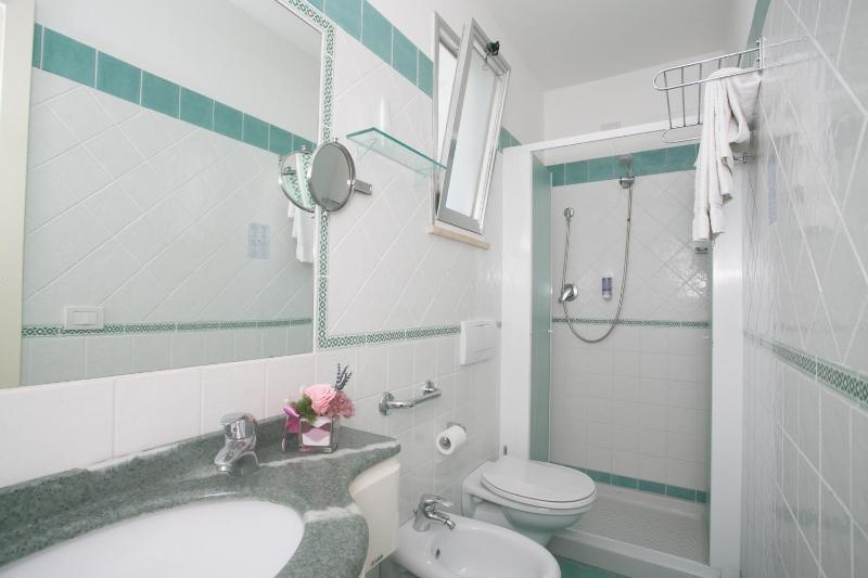 Quadruple Room image 3