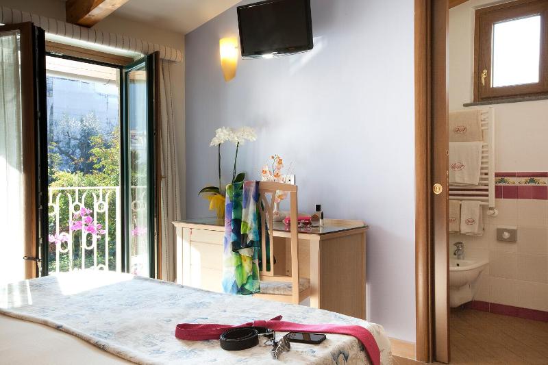 Double Room image 4