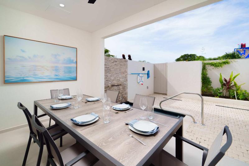 Beach 5min Elegant 3BR Pool Villa Near Holetown - image 8
