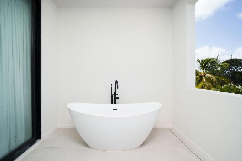 Beach 5min Elegant 3BR Pool Villa Near Holetown - image 15