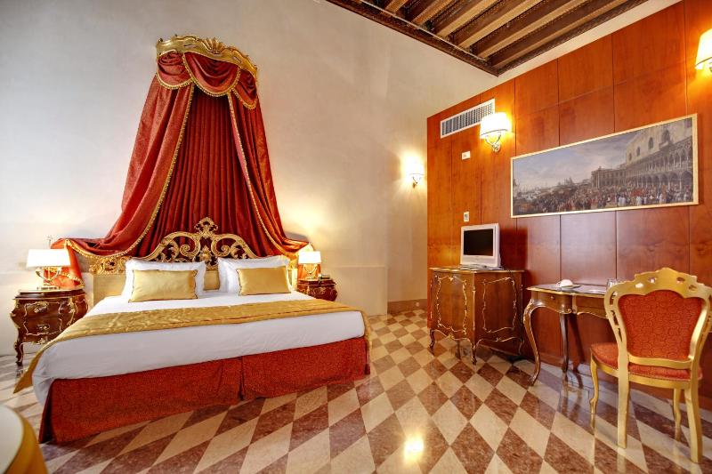 Royal Suite image 4