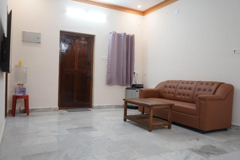Cozy Homes - Family 1 BHK 2 Queen beds - image 6