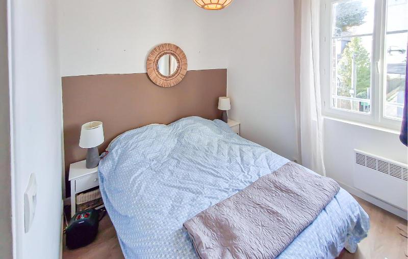 1 Bedroom Amazing Apartment In Carnac - image 11