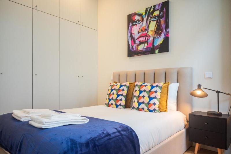 Luxury Style 1 with AC Downtown Porto near Metro - image 16