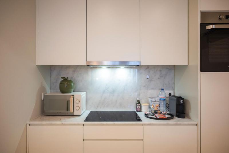 Luxury Style 1 with AC Downtown Porto near Metro - image 8