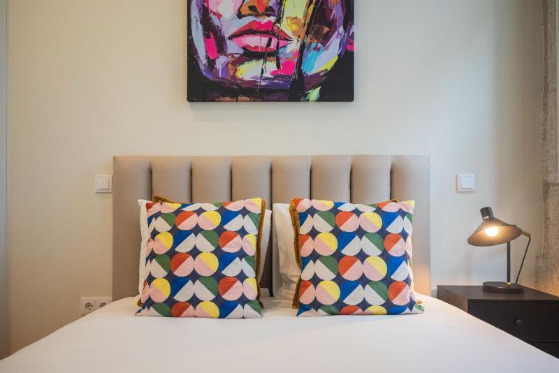 Luxury Style 1 with AC Downtown Porto near Metro - image 14