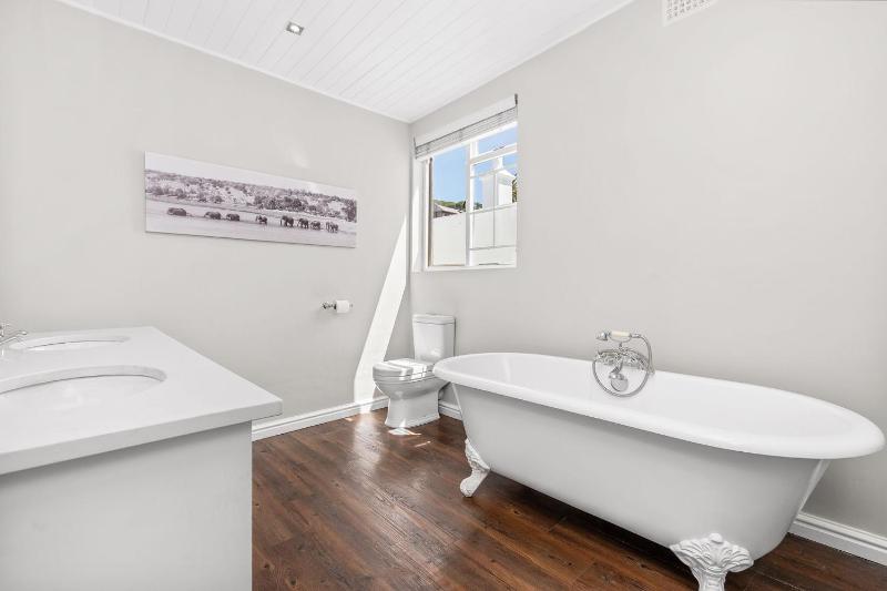 Bellevue House - image 15