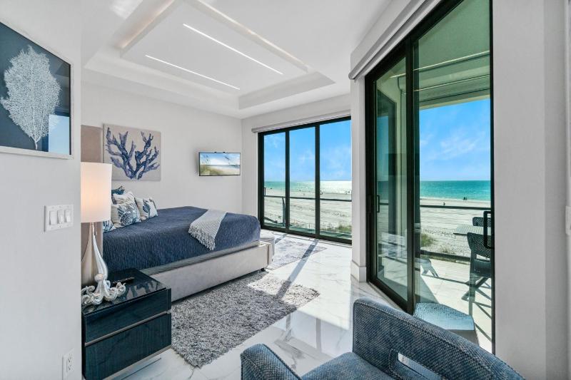 Luxury Gulf-Front Sanctuary Private Pool Spa and Walk to Downtown - image 18