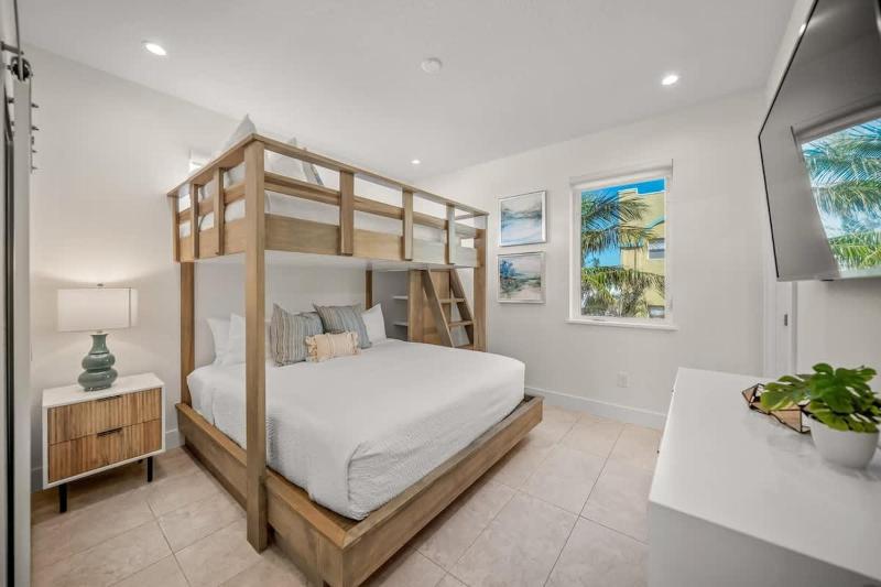 Top Deck Estate - image 5