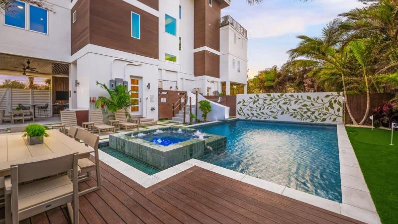 Top Deck Estate - image 20